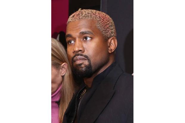 Kanye Wests offenes Anbiedern an den US-Präsidenten Donald Trump hatte einen Shitstorm zur Folge. Prompt zog der Rapper im S...