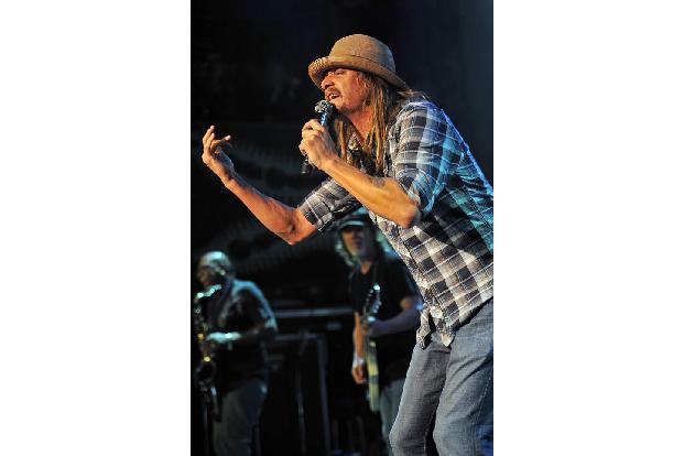 Auch Kid Rock ist ein Fan. Vor allem fand er Donald Trumps Wahlkampagne lustig. Es war an der Zeit, dass ein Geschäftsmann d...