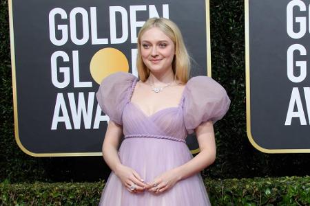Dakota Fanning ist immerhin schon 25 Jahre alt. Doch auch sie erschien in einem fliederfarbenen Tülltraumkleid.