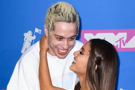 Doch auch sie waren nicht auf ewig glücklich. Einen Monat nach dem überraschenden Tod von Ex-Freund Mac Miller Anfang Septem...