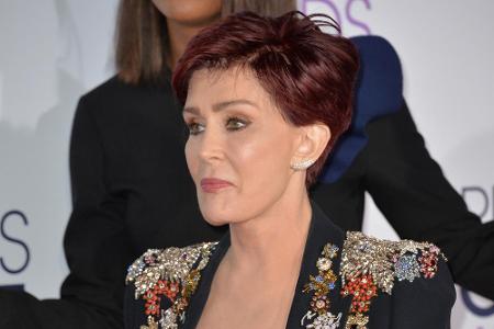 2012 ließ sie sich aus Angst vor Brustkrebs die Oberweite komplett amputieren. Inzwischen hat sie kleinere Implantate und si...