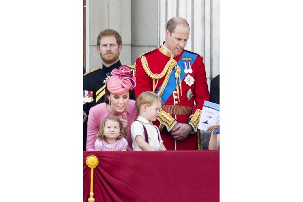 März: Manchmal muss es erst schlimmer werden, bevor es besser werden kann. Harry jettete in die britische Heimat, um das per...