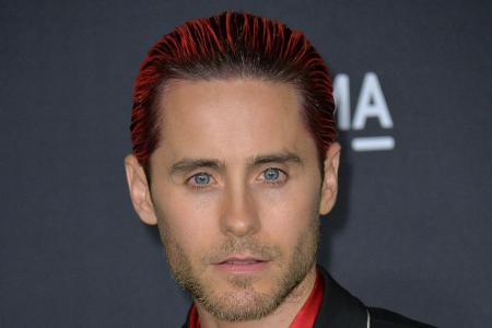 Jared Leto ist es als Schauspieler gewohnt, in unterschiedliche Rollen zu schlüpfen. Aber auch privat überraschte er schon m...