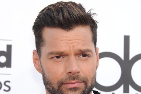 Ricky Martin verschwieg seine Homosexualität auf Anraten seiner Berater zunächst, um seine weiblichen Fans nicht zu verliere...
