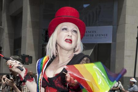 Cyndi Lauper gilt nicht nur als Vertreterin der Frauenbewegung, sondern ist auch Aktivistin für LGBT-Rechte. Die 
