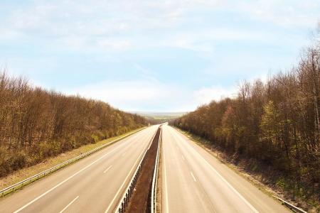 Aufgrund von Homeoffice und der geltenden Kontaktbeschränkungen sind die Straßen deutlich leerer als üblich. Die Folgen: wen...