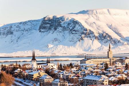 Schneegarantie hat man auch in der Hauptstadt Islands. In Reykjavik geht die Sonne in den Wintermonaten ersten gegen 11:00 U...