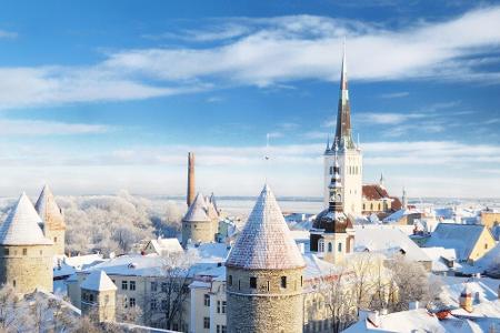 Ein besonderes Winterflair verströmt Estlands Hauptstadt Tallinn. Ist die mittelalterliche Altstadt mit einer weißen Schicht...