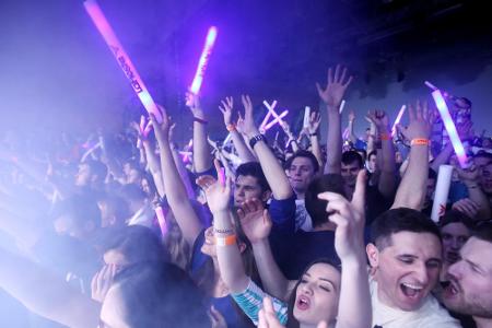 Kroatien - das bedeutet Lebensfreude pur. In den meisten Orten können Einheimische und Urlauber wunderbar miteinander feiern...