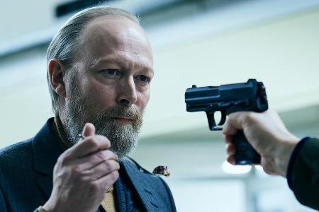 Welche Rolle beim Tod von Bjørns Tochter spielte Holger Lang (Lars Mikkelsen)?