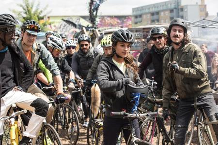 Auch vor einem illegalen Fahrradrennen quer durch London schreckt Lara Croft nicht zurück.