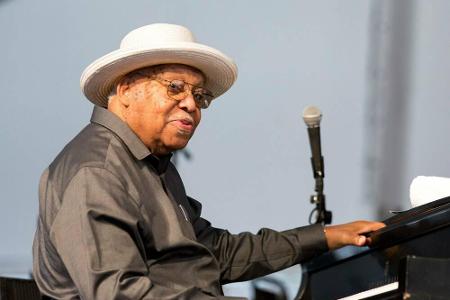 Das nächste prominente Opfer der Coronavirus-Pandemie: der Jazzpianist Ellis Marsalis. Auch er erlag am 1. April seiner Covi...