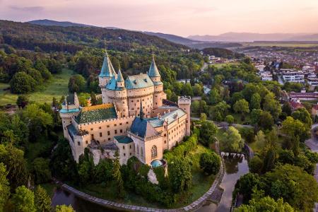 Platz sieben muss sich die Slowakei (Schloss Bojnice) mit Malta und Australien teilen. 128 Länder können die Staatsbürger pr...