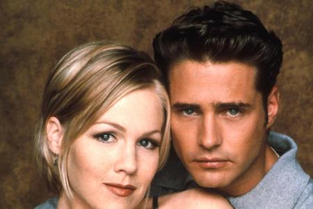 Nach ihre Beziehung zu Dylan kam Kelly mit Brendas Zwillingsbruder Brandon (Jason Priestley) zusammen. Das Paar durchlebte e...