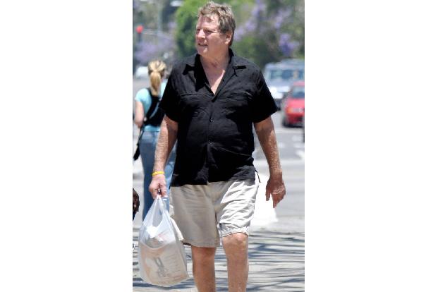 ...Ryan O'Neal ging komplett leer aus. Die Beziehung der beiden war stets von Gerüchten um Gewalt und Lügen seinerseits über...