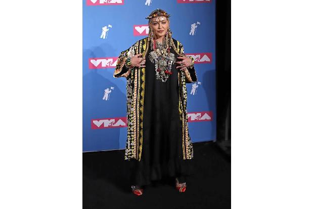 Madonna hatte auch keinen Bock auf Gesetze. Sie flog während des Ausgangsverbots vom Vereinten Königreich nach New York, um ...