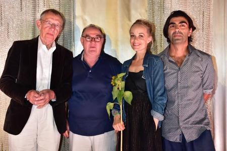 ...könnte sich Fatih Akin gemeinsam mit Drehbuchautor Hark Bohm und seinen Darstellern Udo Samel und Friederike Kempter über...