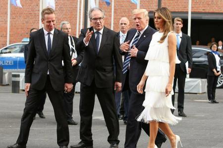 Einen Monat darauf, im Juli 2017, zog die First Lady in Hamburg alle Blicke auf sich. Zu einem Konzert in der Elbphilharmoni...