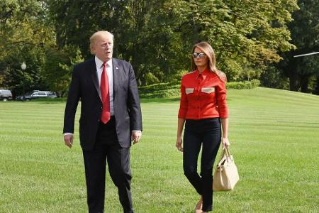 Dass die Ehefrau von Donald Trump auch sportlich kann, bewies sie im September 2017. Zur Bluejeans kombinierte sie eine kurz...