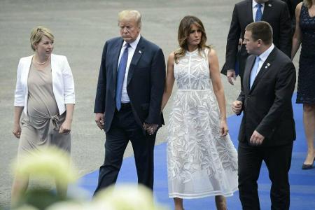 Im Juli 2018 wurde Melania Trump zum Blickfang, als sie zum Abendessen der Staatschefs beim NATO-Gipfel im belgischen Brüsse...