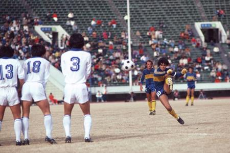 1980 folgen 43 Buden in der Liga und ein Jahr darauf das erste Engagement bei den Boca Juniors, die die damals unfassbare Su...