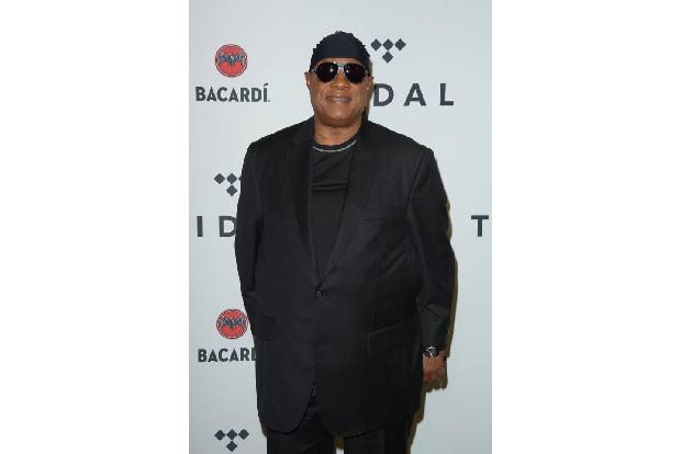 ...Stevie Wonder - der präsentierte sich zwar liebenswert und humorvoll, konnte sich den ein oder anderen ironischen Seitenh...