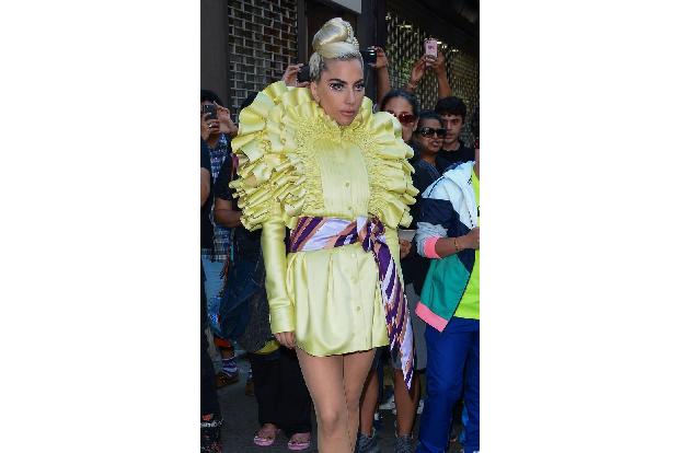 ...Lady Gaga. Die ließ sich von James kurz nach Erlangen ihres Führerscheins nicht nur zusätzliche Fahrstunden geben, sonder...