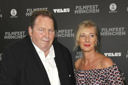 Nach 13 Jahren Beziehung gab Ottfried Fischer seiner Lebensgefährtin Simone Brandlmeier am 19. Juni im bayerischen Passau da...