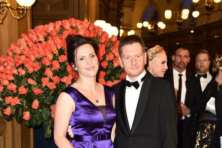 Sachsens Ministerpräsident Michael Kretschmer nahm seine langjährige Lebensgefährtin Annett Hofmann im Juli in einer private...