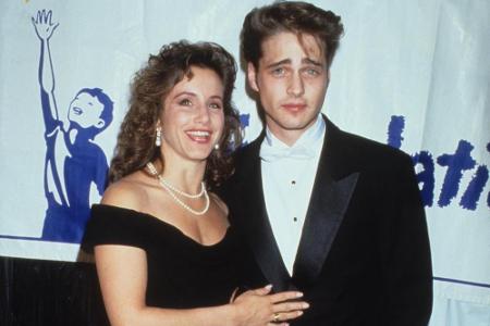 Jason Priestley (49, hier mit Gabrielle Carteris) war in den 90ern als Brandon Walsh zu sehen, der sich eng mit Dylan anfreu...