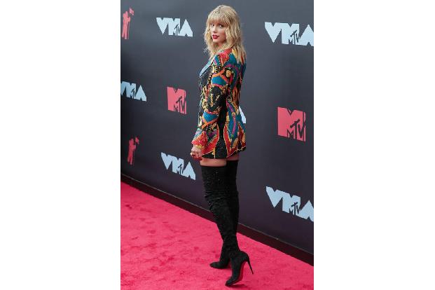 2019 wird sie als Frau des Jahrzehnts ausgezeichnet werden. Klar, dass auch Taylor Swift irgendwann einmal Frau des Jahres w...