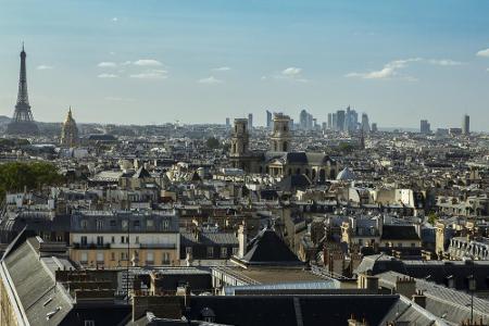 Während die Familie in Frankreich an Heiligabend die Christmette feiert, klettert 