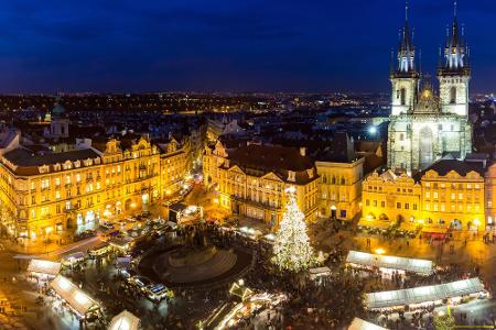 Die Tschechen fasten am 24. Dezember den ganzen Tag, ebenso die Kroaten. Nach der mitternächtlichen Christmette kommen die F...