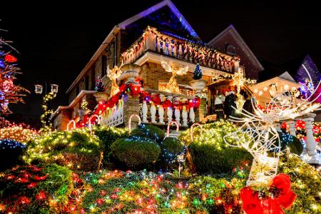 Wo leuchtet es zu Weihnachten am meisten? Richtig in den USA. Für die meisten Amerikaner ist Weihnachten das beliebteste Fam...