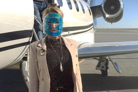 Nach dem Vampir-Lifting trägt Carmen Geiss eine Kühlmaske