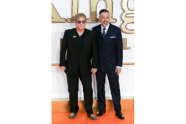 …sind auch Elton John und David Furnish. Seit 1993 sind sie bereits zusammen. 2005 gingen beide eine offiziell eingetragene ...