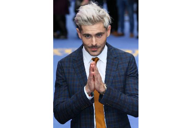 Einen sehr viel feuchteren Kuss bekommt Zac Efron von Puppy Efron: Das Foto, das der Schauspieler anlässlich seines Todes au...