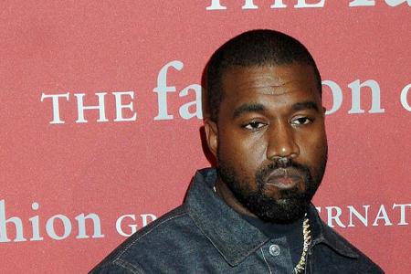 Ein weiterer Musiker mit Modelabel: Rapper Kanye West. Sein Label Yeezy ist ein voller Erfolg. Die Sneaker, die er in Kooper...