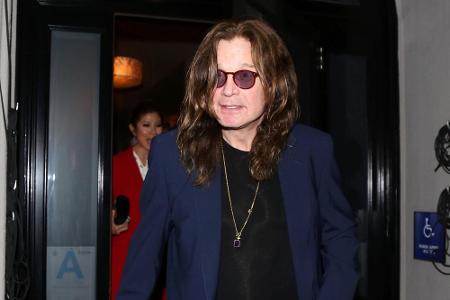 Nun hat auch Ozzy Osbourne seine Parkinson-Diagnose öffentlich gemacht. Viele weitere Stars leben ebenfalls mit der Krankheit.