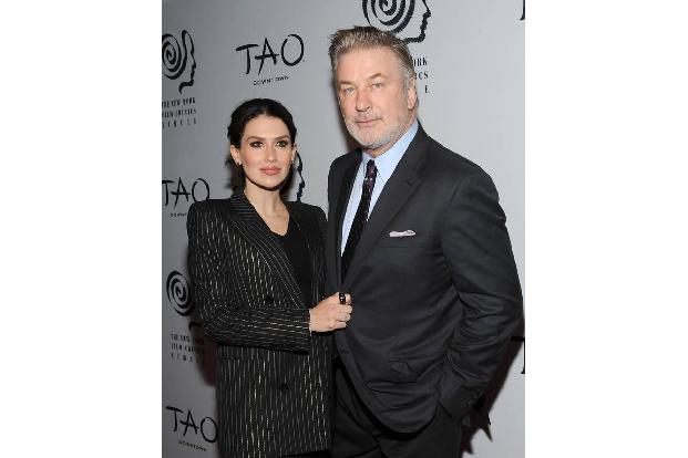 Alec Baldwin (hier mit seiner Frau Hilaria) ist der Schrecken aller Paparazzi. Der Schauspieler und Comedian macht keinen He...