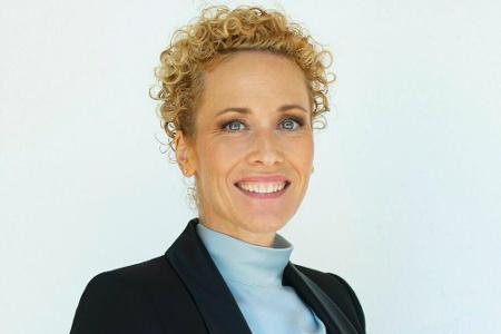 Ansgars Halbschwester Carla von Lahnstein (Claudia Hiersche) hat inzwischen eine eigene Event-Agentur für besondere Veransta...