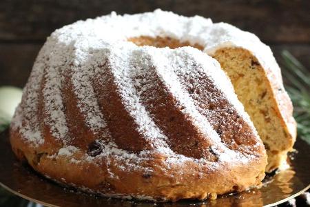 Als Gugelhupfform wird der Weihnachtsstollen zum Hingucker.
