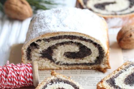 Ein klassischer Stollen lässt sich mit Mohn und Äpfeln verfeinern.