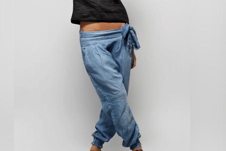 Sie mögen bequem sein, doch unförmige Hosen wie Baggy Pants schmeicheln den Trägerinnen meist nur wenig. Stattdessen mit sch...