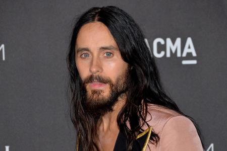 Sänger und Schauspieler Jared Leto stößt am 26. Dezember auf seinen 49. Geburtstag an. Der Oscar-Gewinner arbeitet weiter fl...