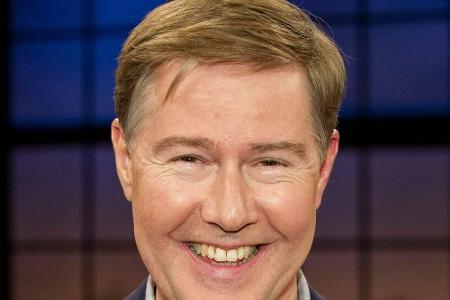 Auch Moderator Ulrich Meyer kann sich selbst zuprosten. Das ehemalige Gesicht der Sat.1-Sendung 