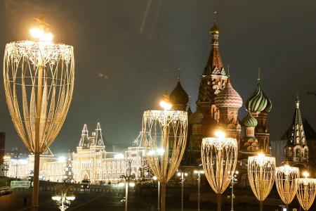 Man könnte meinen, man sei in einem russischen Märchen gelandet. Das einzige, was der Großen Moskwa-Brücke und der Basilius-...