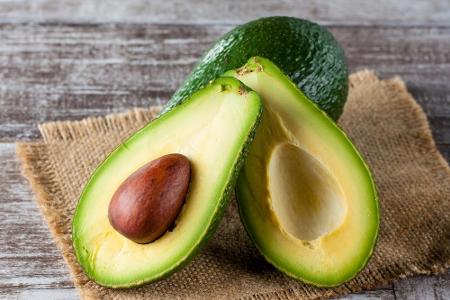 Auf Anhieb die perfekte Avocado im Supermarkt zu erwischen, ist meist Glückssache. Muss man alternativ zu einer harten Fruch...