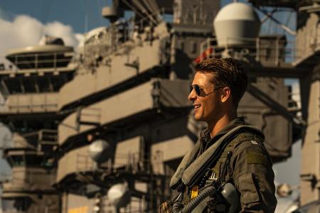 Im Team der neuen Generation verkörpert Glen Powell (31) den Piloten 