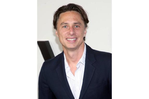 Auch Zach Braff geht auf Trumps Aussagen zur Rassismusdebatte ein. Der 'Scrubs'-Darsteller ist besorgt: 